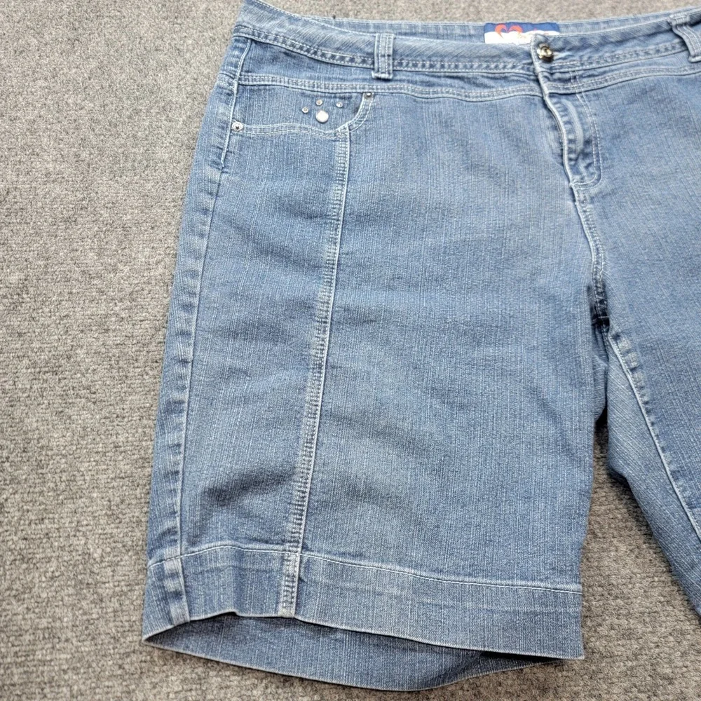 Wak Jeans Kiss Me Women 22W Denim Shorts Medium Wash Rhinestone Stretch Blue